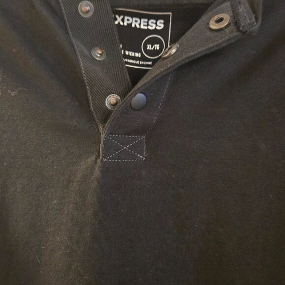 Express - Men's XL - Black - V Neck T Shirt - EUC - Picture 3 of 4